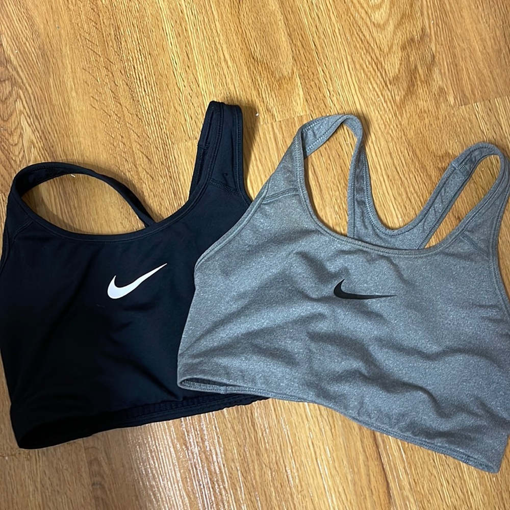 2 nike sports bras